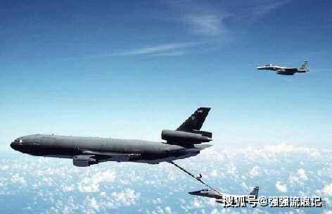 飞机加油一次多少 6658d8234b224cc1b01d22a171209a6d.jpeg