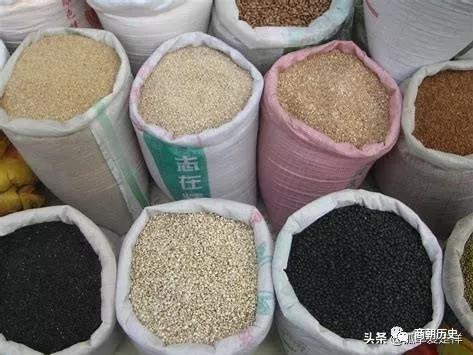 纪晓岚|河南7年不下雨，和珅提高10倍米价赈灾，纪晓岚骂，灾民磕头感谢