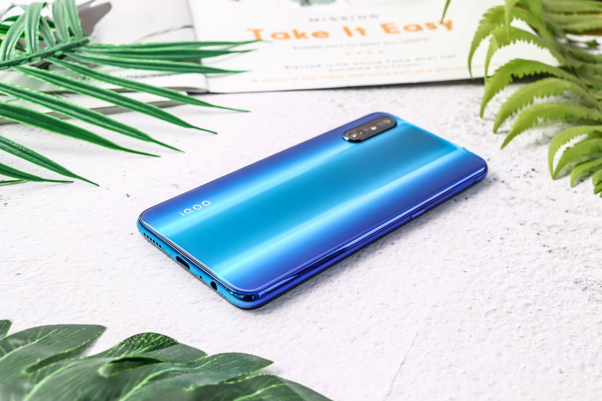 “吃鸡”、“五杀”很简单，iQOO Neo 855竞速版实力圈粉游戏党