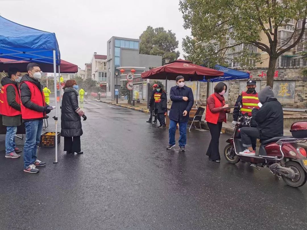 不忘初心担使命深入社区防疫情衢州市妇联助力社区开展疫情防控志愿