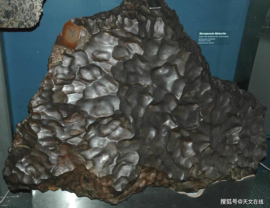 这是一块铁陨石,现收藏于南澳大利亚博物馆.图源:james st.