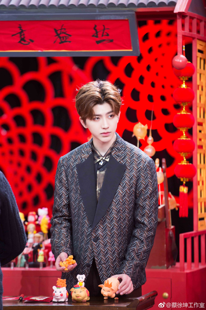 去年今日|蔡徐坤《那年春天》首唱舞台曝光 坤