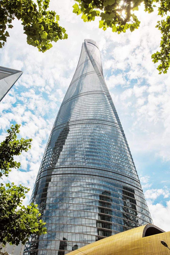 这座世界最高的绿色建筑——上海中心大厦,它螺旋式上升式的外观为