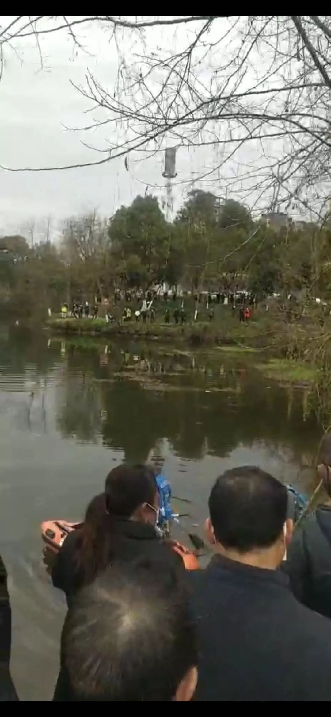 昨日,大竹东湖发现一女性坠河身亡!
