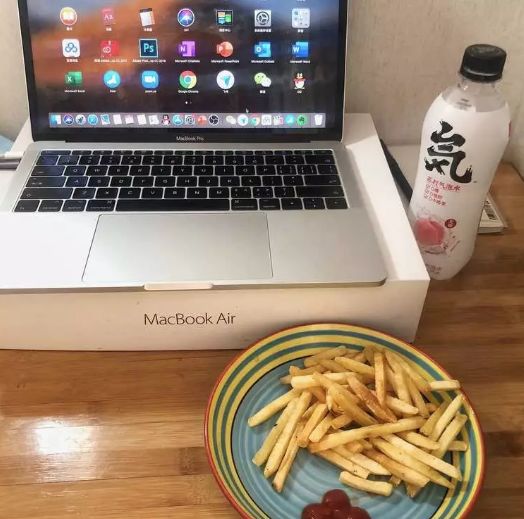 在家上班第3天，美颜办公出现了（图文）