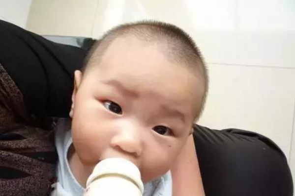 每日说育儿知识■立春后，3种汤不要给娃喝，伤脾不发育，孩子再馋也不能喂
