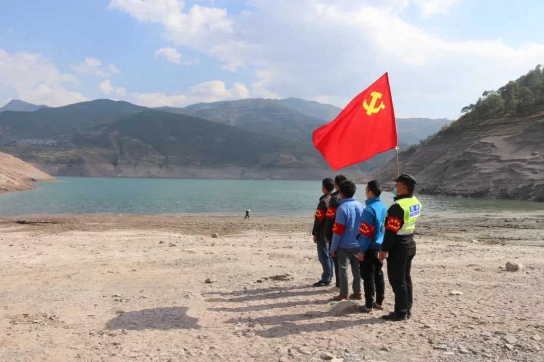 沙凤村人口_秦许乡扎那村人口(3)