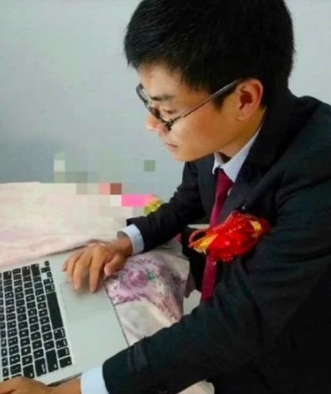 在家上班第3天，美颜办公出现了（图文）