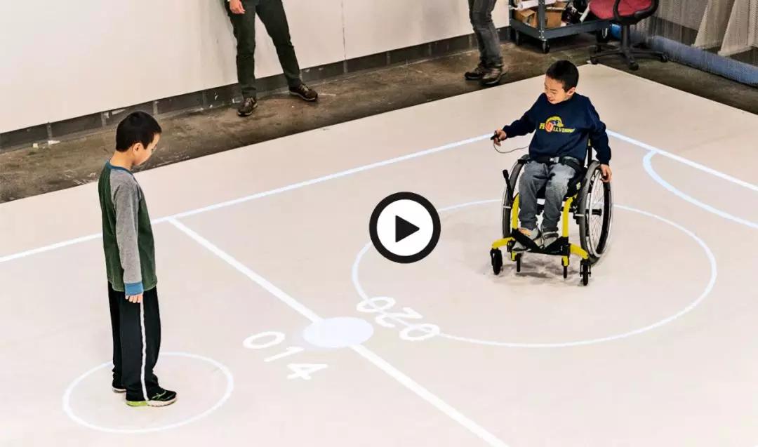 一款AR游戏让残疾和健全儿童一起踢球，实现公平竞争！