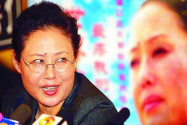 斯琴高娃的三次婚姻，儿子曾入狱，第三次婚姻