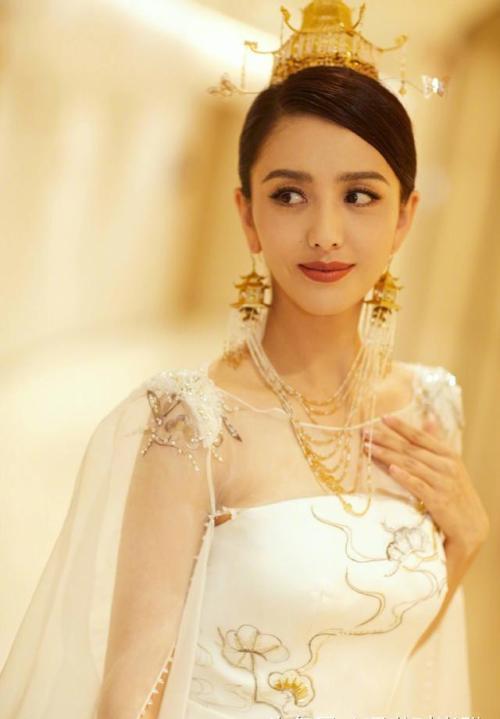 佟丽娅小学毕业照曝光!皮肤黝黑五官精致超漂