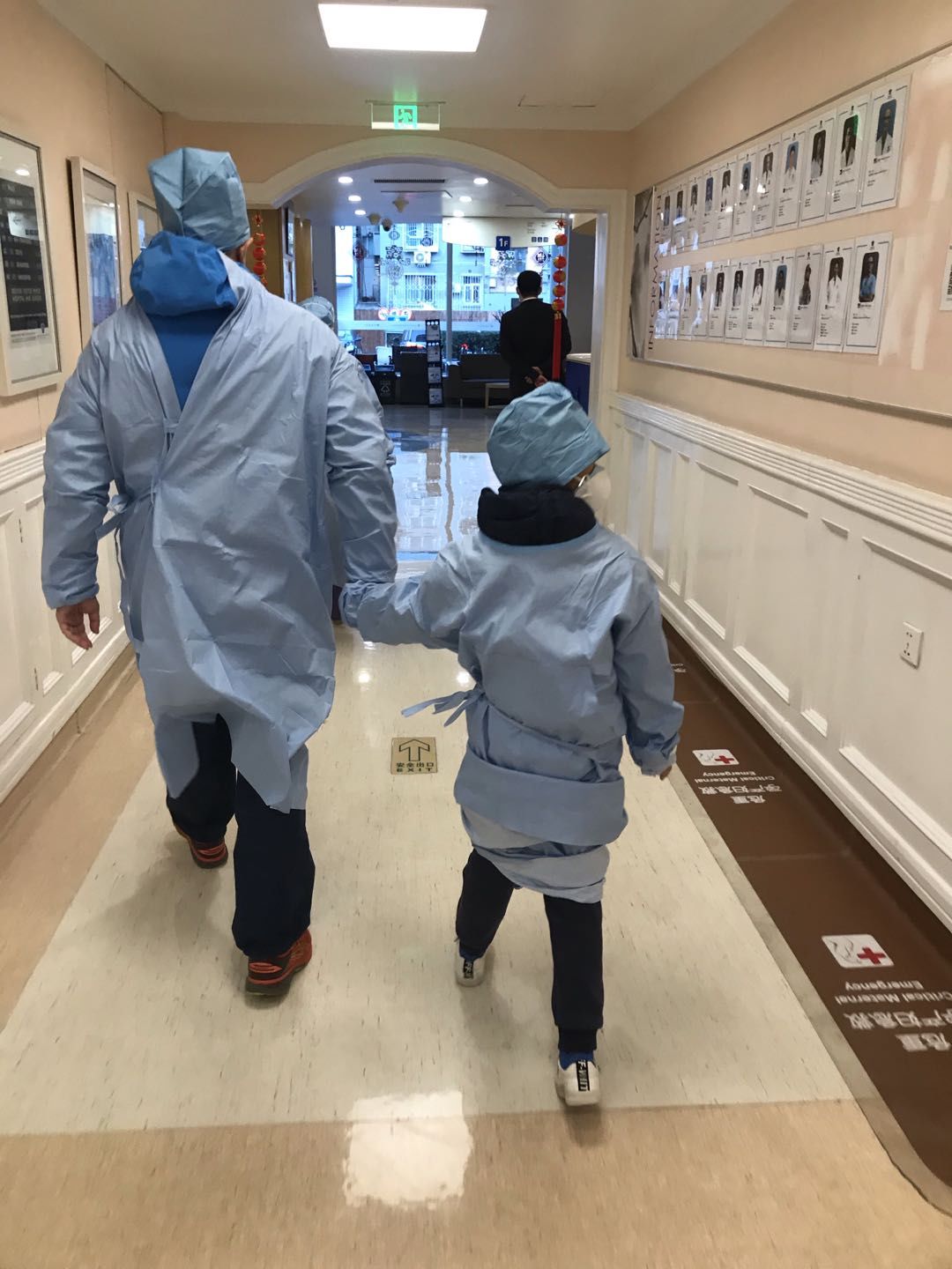 『小学生阅读指南』以读攻“毒”实录丨7岁男童发烧就医称疑似，母亲用正念安稳全家，走出阴霾