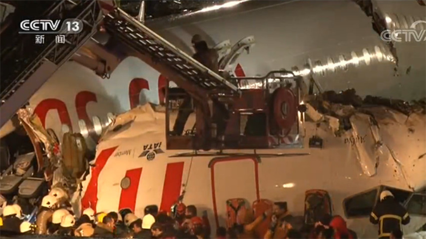 断成三截!一波音客机滑出跑道 3人死亡 179人受