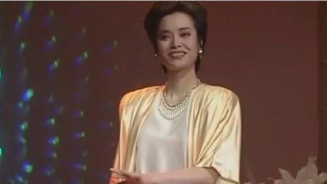 苦命的苏红：三上春晚，比毛阿敏韦唯早红，痛