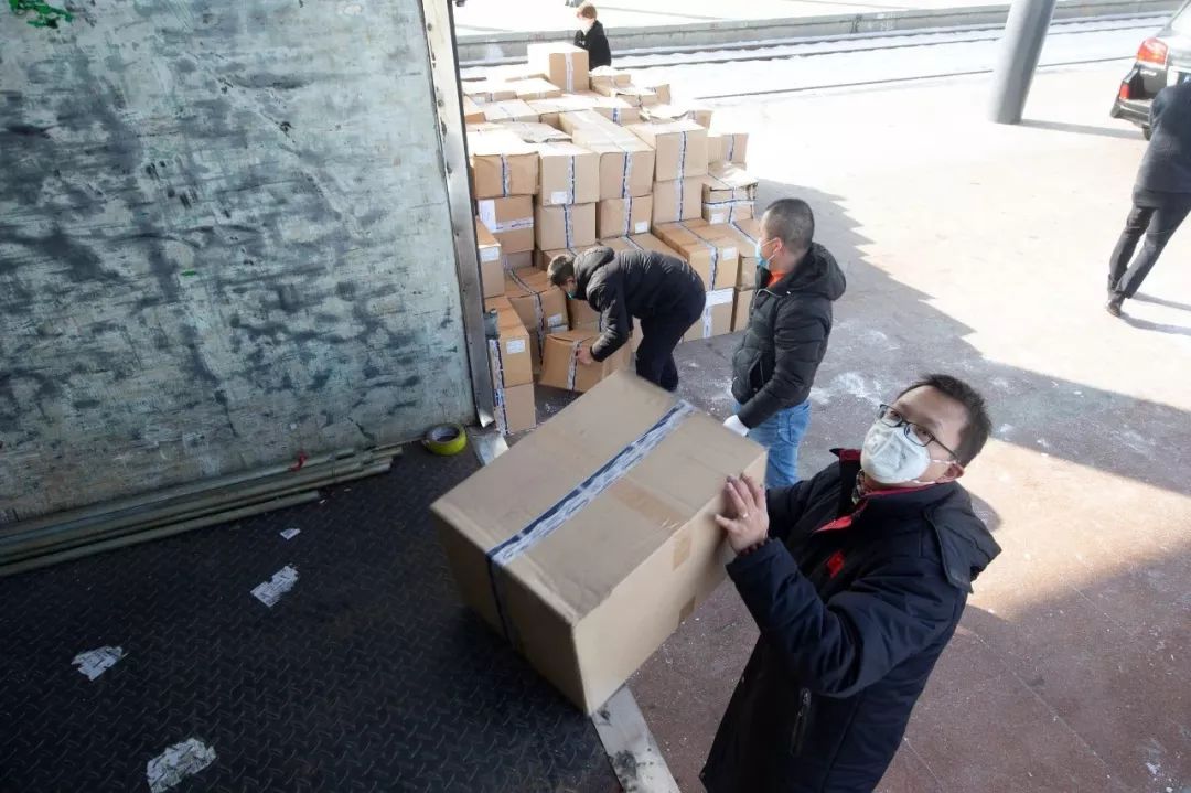 疫情下的老板们：吃着救心丸，贷款发工资，捐