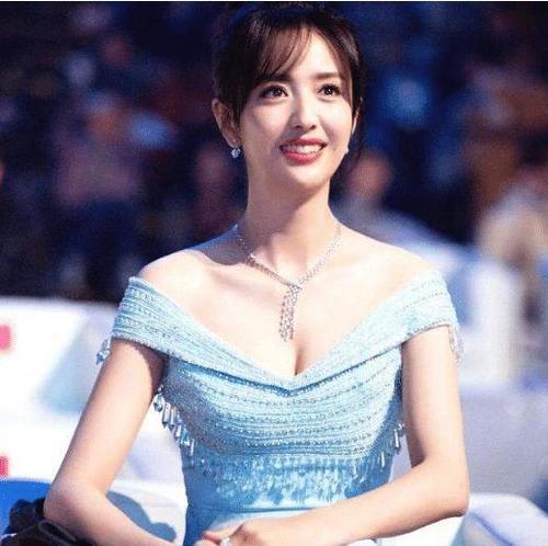 佟丽娅小学毕业照曝光!皮肤黝黑五官精致超漂