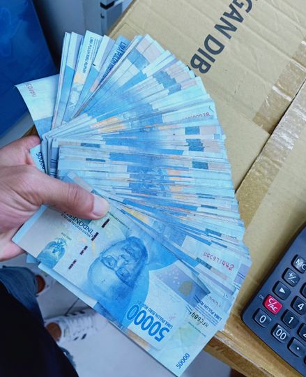 24小时内要找齐8500只口罩!90后领队骑遍