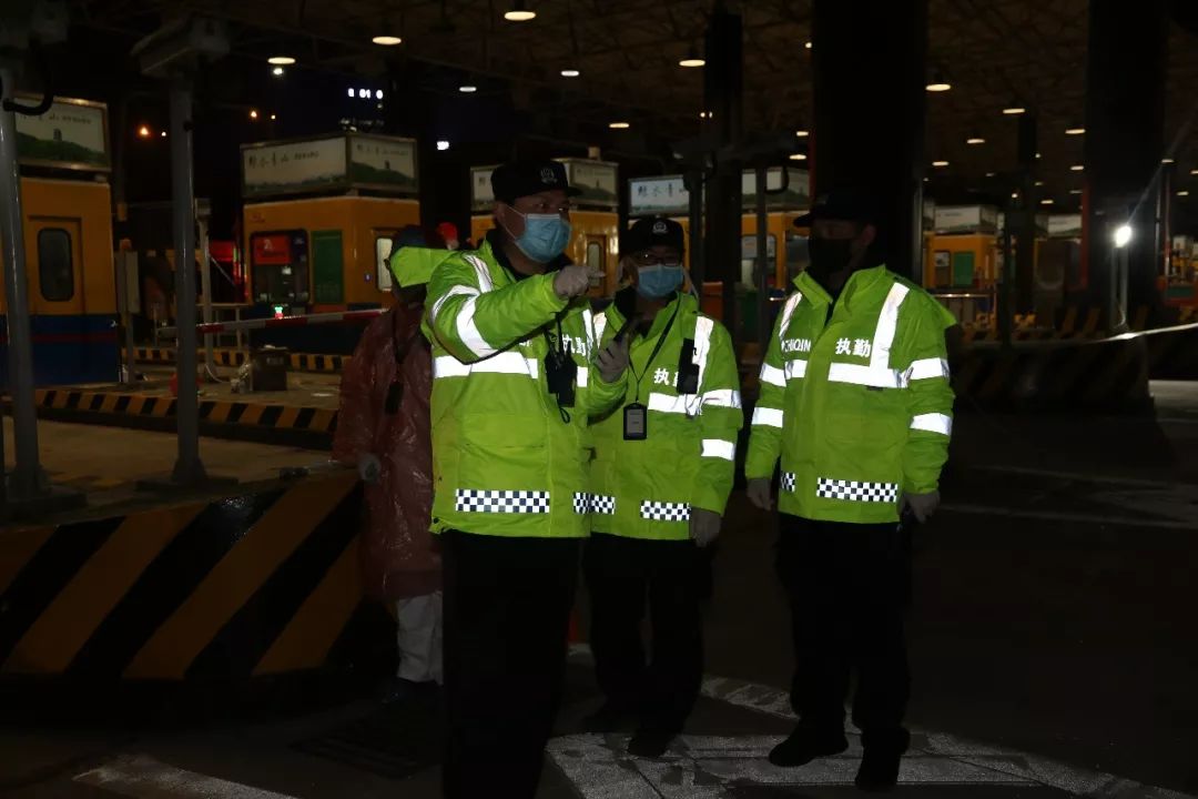 萧山高速口驶来一辆温州车,本该劝返,结果却