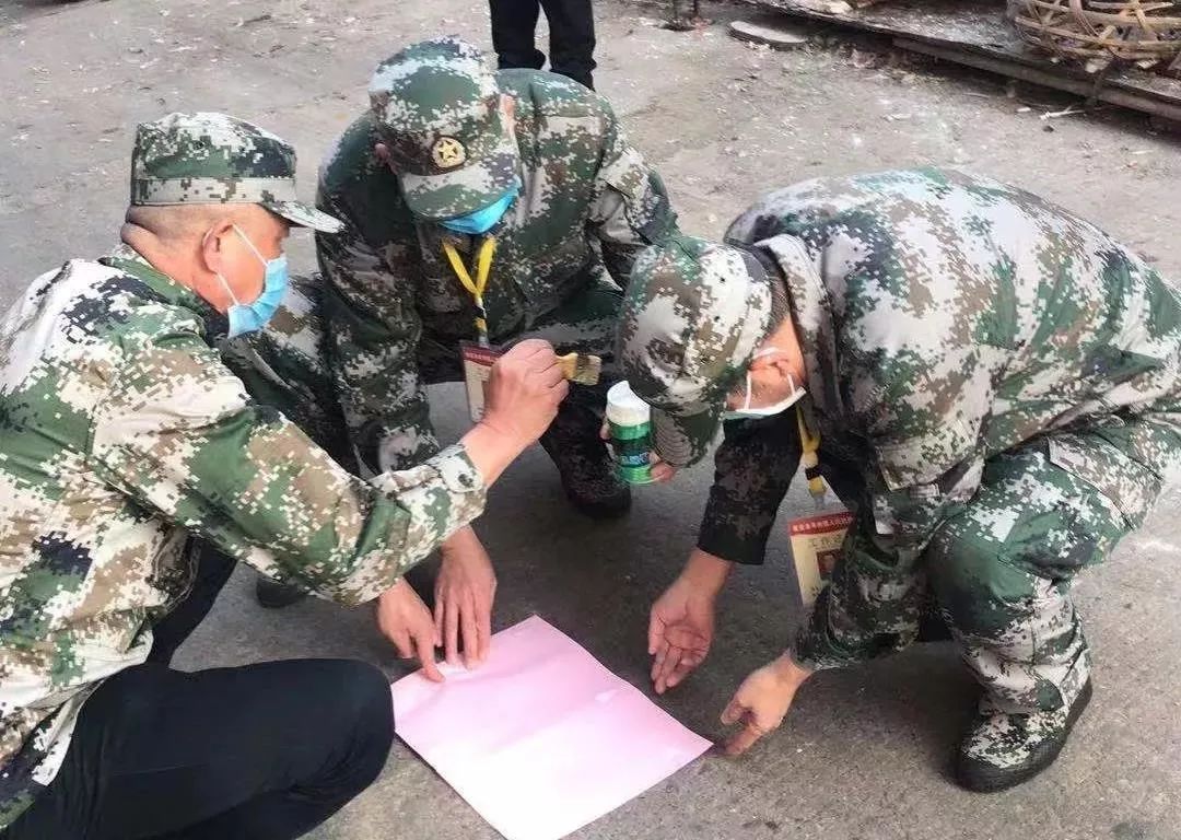 疫情军人口号_疫情军人图片