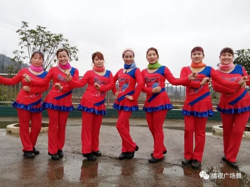 怎么跳广场舞更自然流畅 541da11de0bc4b43b021de0b14ababe8.jpeg