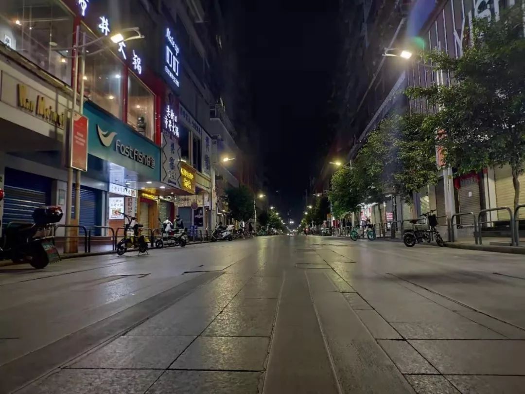 动人君看到了每一个清远人的责任与担当 ////////// 昔日热闹的街道