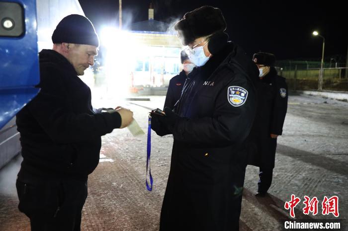 60万只俄罗斯医用防护口罩入境中国最大陆路口岸