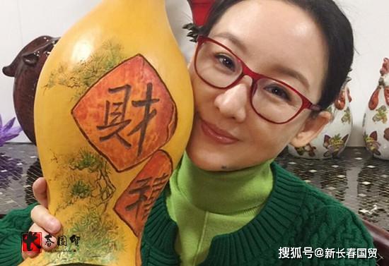 孙楠前妻近照曝光，曾为家庭放弃事业，如今5