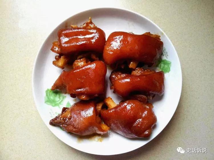 皇帝|朱元璋指着猪蹄儿问，这菜叫什么？沈万三机智回答，捡回一条命