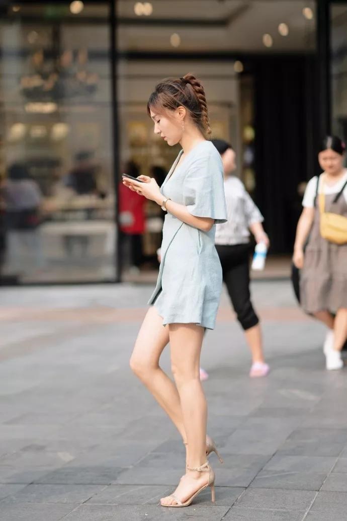 高跟鞋怎么穿才有魅力图片 bbc98d43a13744fd9b46d2c5e8d13265.jpeg