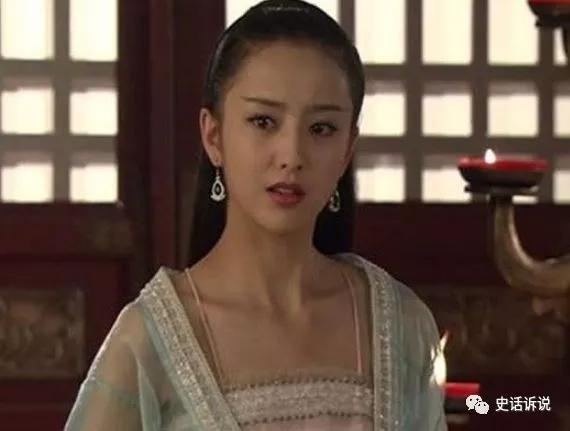 因为|皇帝为了喜欢一个35岁女人，废掉16岁美丽皇后，说出来脸会红