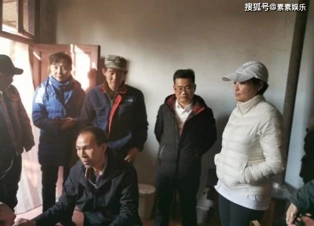 袁立消失2个月，刚出现又惹人争议，她用一个举