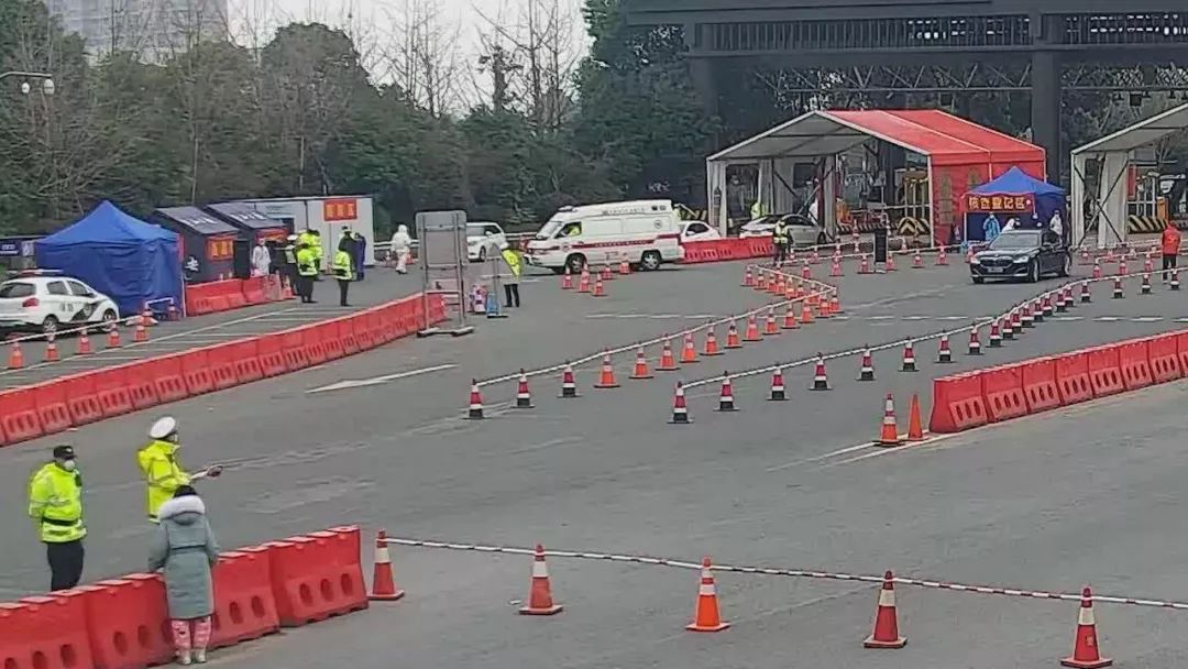 萧山高速口驶来一辆温州车,本该劝返,结果却