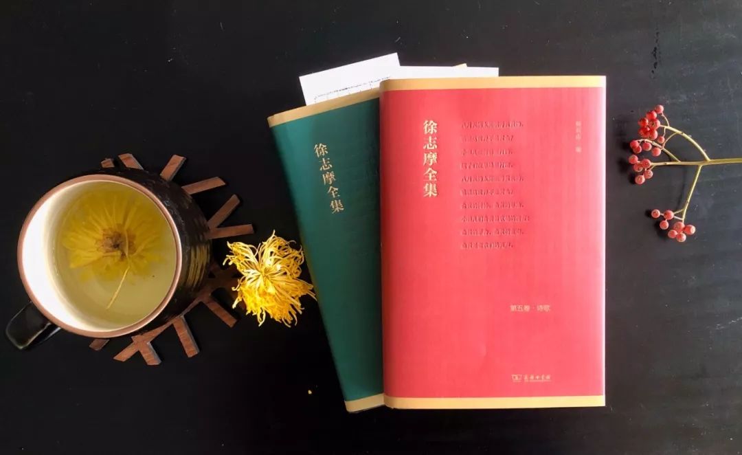 【徐志摩名作赏析】《陌上花开》：漫步在文学的田野上，感受诗歌里绽放的哲理与自然之美 (徐志摩名作欣赏)