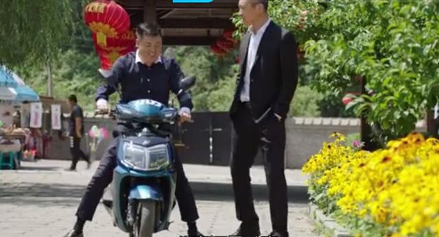 《乡村爱情12》中，宋晓峰求职，直接要求当总经