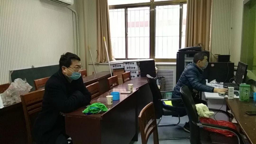 停课不停学共克时艰实中教师录制市级线上课程