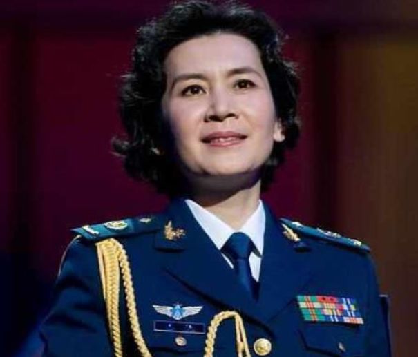 她是国家一级演员，为拍戏与老公离婚，今61岁仍