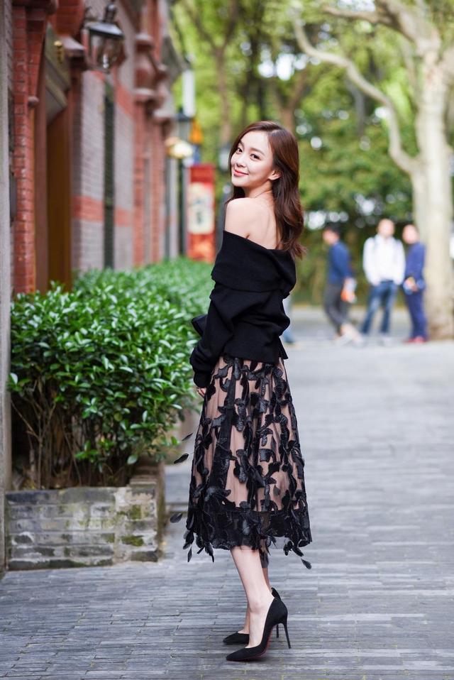 原创广西美女歌手汪小敏人长得漂亮,歌唱得不错,为什么没能大红大紫?