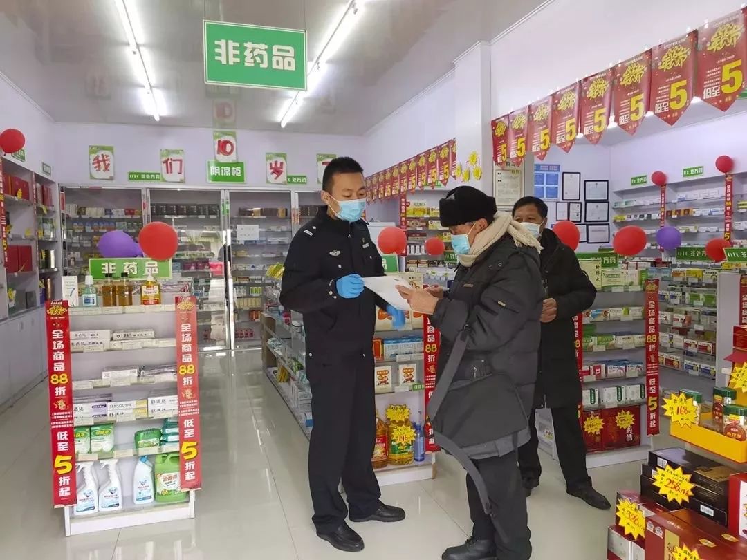 民警隔空轻吻出生十天的女儿!他太忙了,一直没