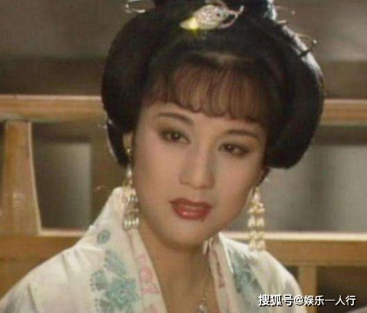 凭美人痣成名，与名导相恋多年却始终不娶她，