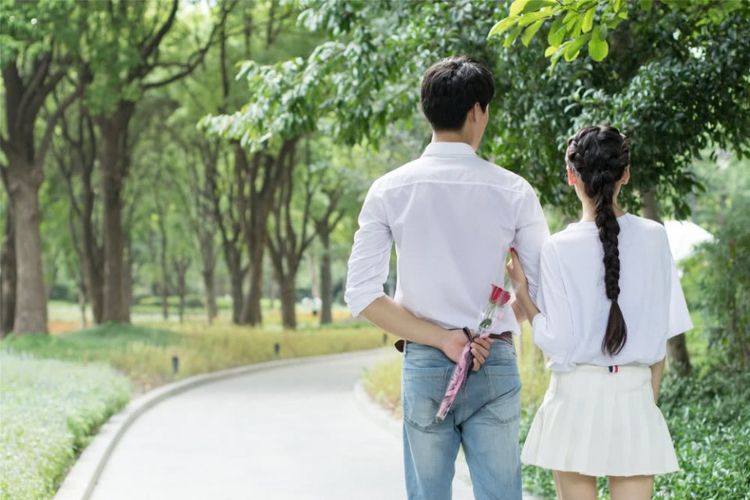 怎么样能变成异性的朋友 185b40fe90c54715aaa7dcb62a51f966.jpeg