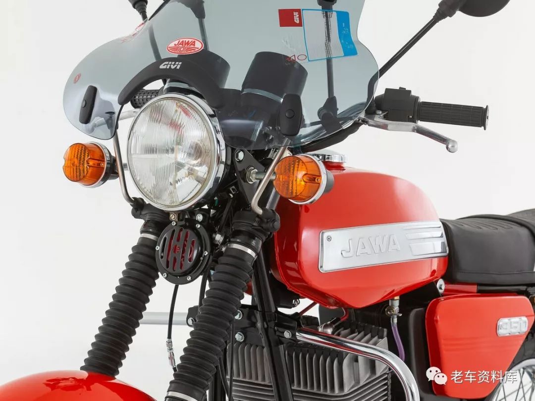 细品一辆1986年捷克斯洛伐克制造的jawa350摩托车