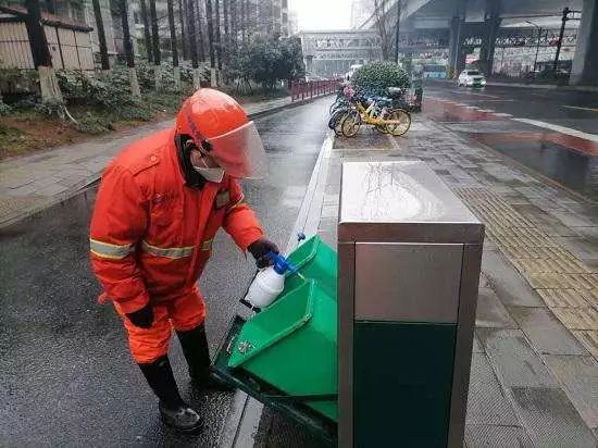 建筑工人口罩_戴口罩的建筑工人图片