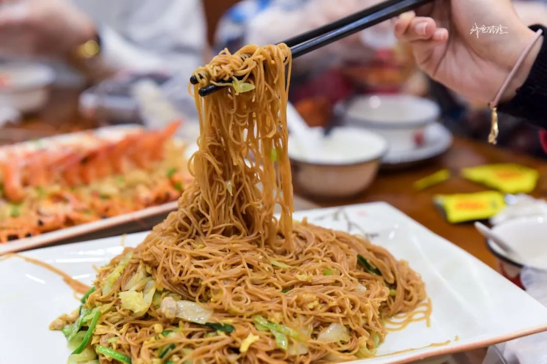 厦门炒面线可谓是一道白吃不厌的主食,这里的炒面线很有水准,面线炒的
