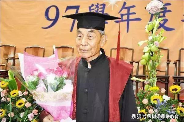 87岁上大学，96岁考上硕士，105岁考博士，你猜我现在在做什么？