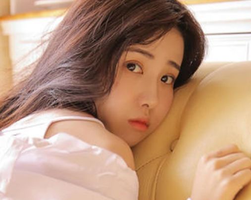为何女性睡觉时喜欢"双腿夹被子"?有4个让人"羞羞"的原因!