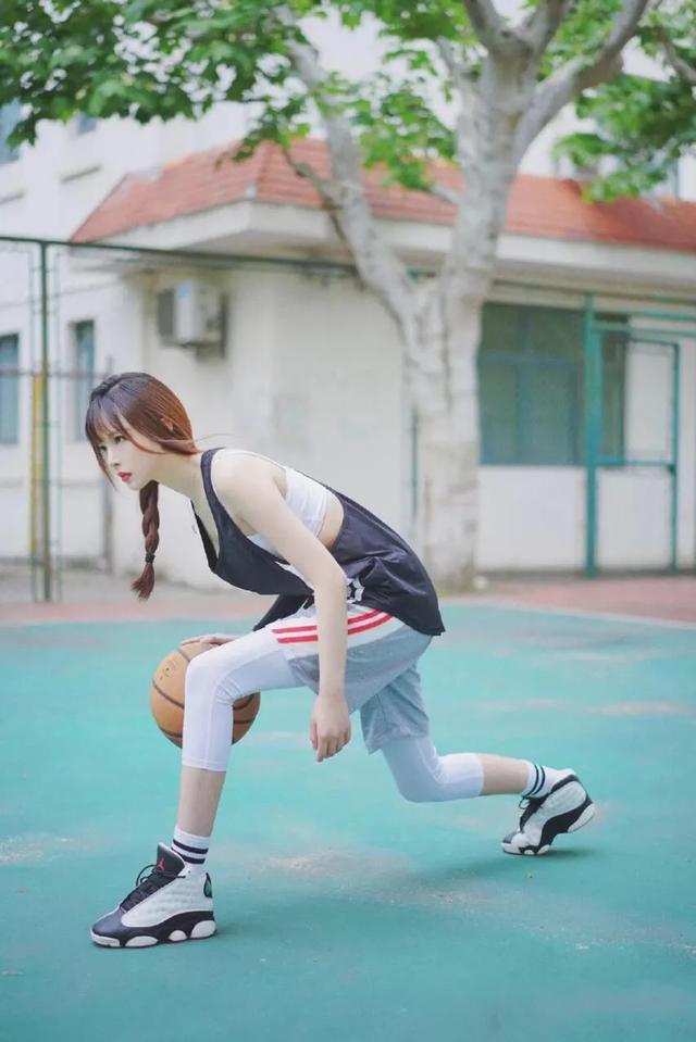 热爱打篮球的小姐姐