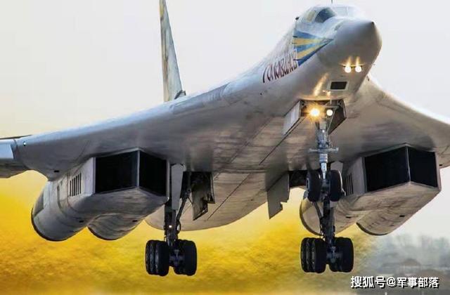 b-52轰炸机与图-160进行对比的话,显然有些不公平,毕竟,b-52战略轰炸