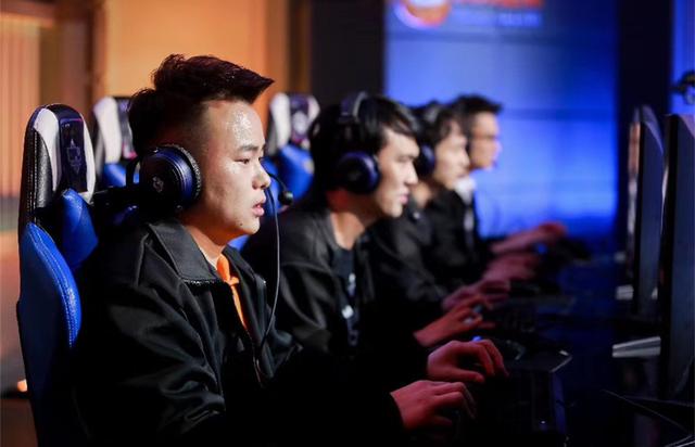 虎牙狂人再现金句，DNF系统开恩，增幅14、15接连完成？_苍穹