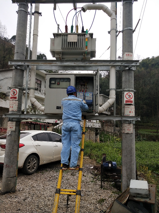 贵州六盘水水城供电局蟠龙供电所积极维护配变计量终端 确保供电可靠