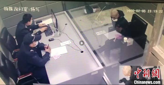 广西一男子坐公交车不戴口罩还掌掴司机被拘